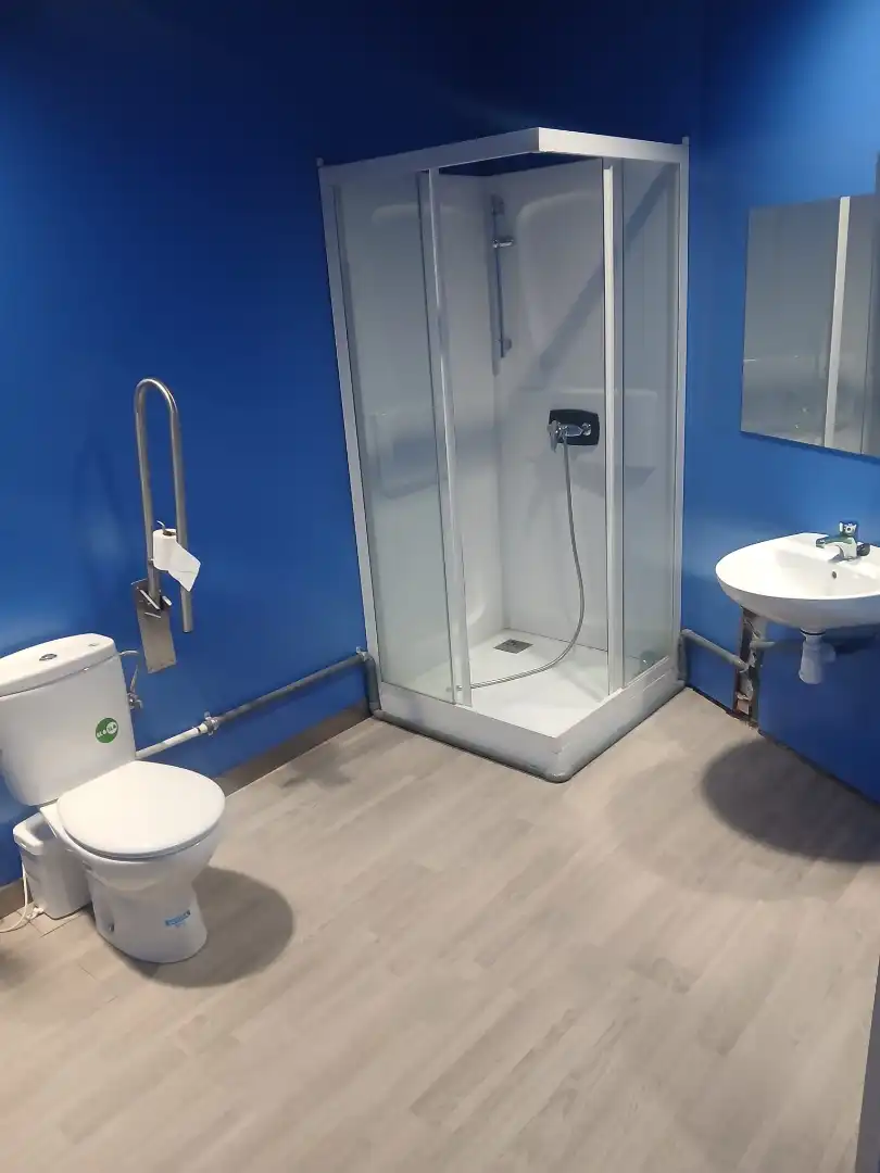 Badezimmer von Geschaftsraum zur Miete in Lleida mit Klimaanlage und Heizung
