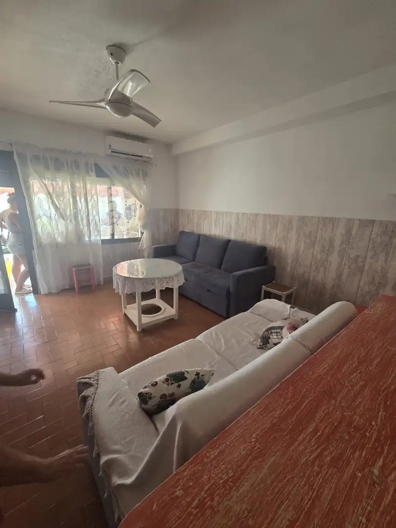 Sala d'estar de Pis en venda en Almería amb Piscina comunitària