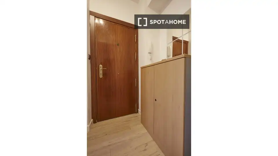 Flat for rent in Madrid  with Air Conditioner, Heating and Furnished