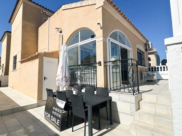 Casa aparellada amb piscina en venda a Orihuela Costa