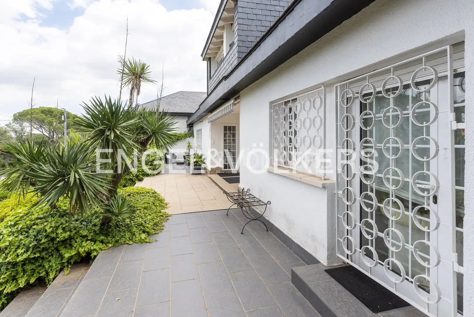 Vista exterior de Casa o chalet en venta en Sant Cugat del Vallès con Aire acondicionado, Calefacción y Jardín privado