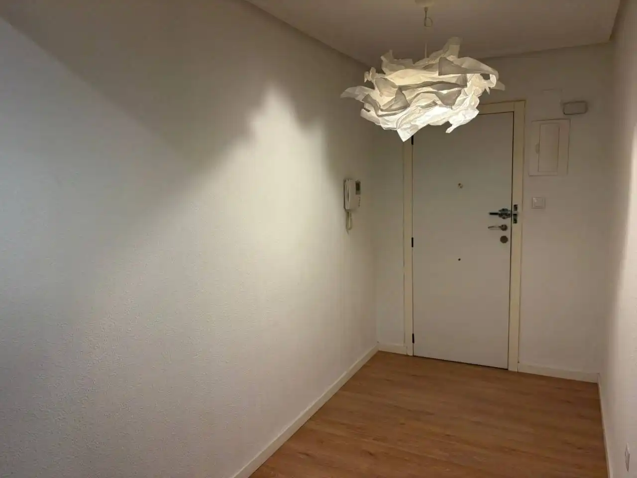 Flat for rent in Valencia  with Air Conditioner and Balcony