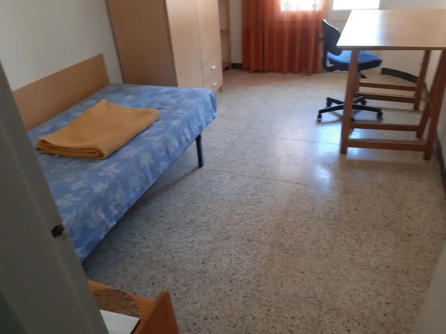 Habitación de Piso de alquiler en Lleida con Calefacción, Terraza y Amueblado