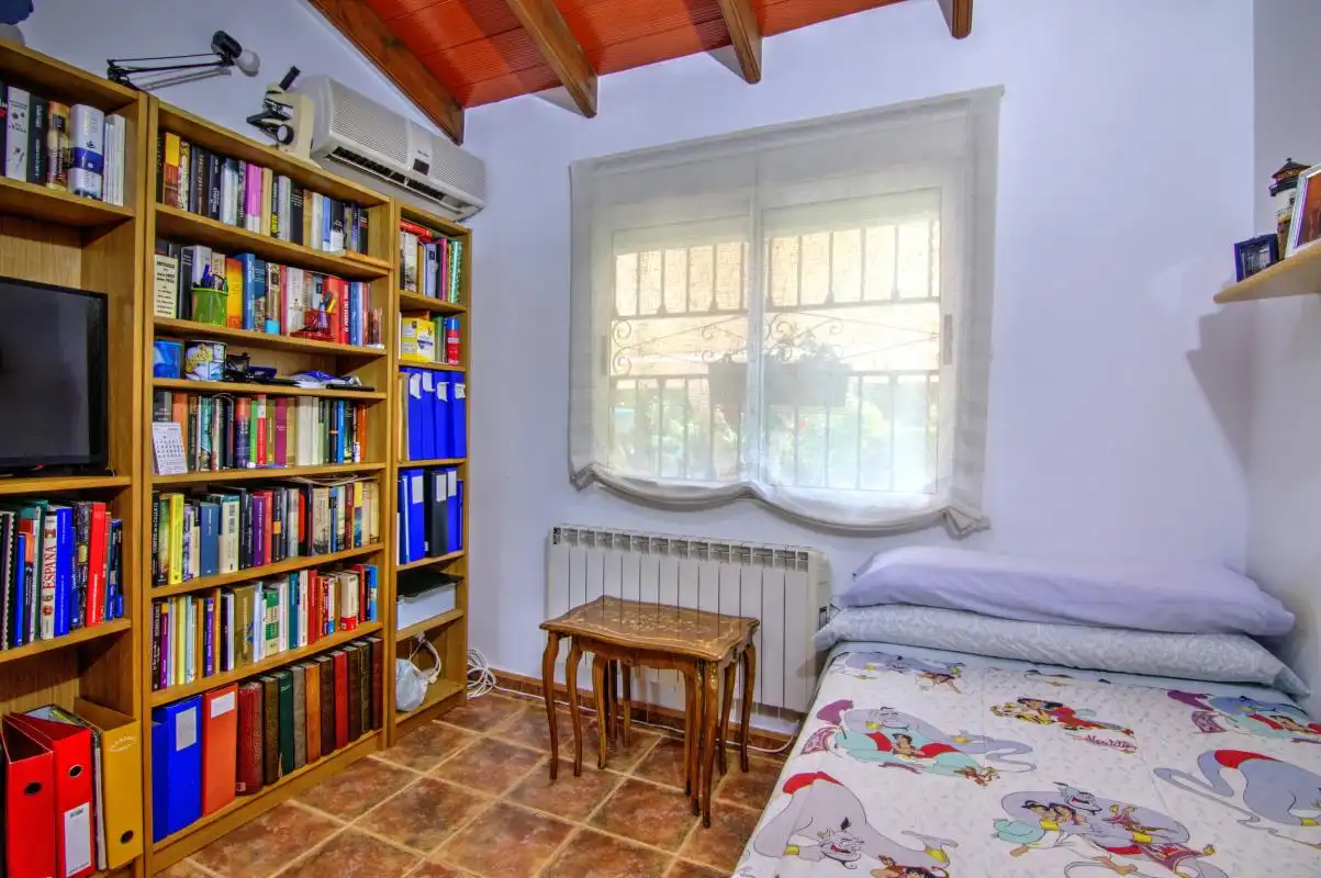 Habitación de Finca rústica en venta en Dolores con Aire acondicionado, Calefacción y Jardín privado