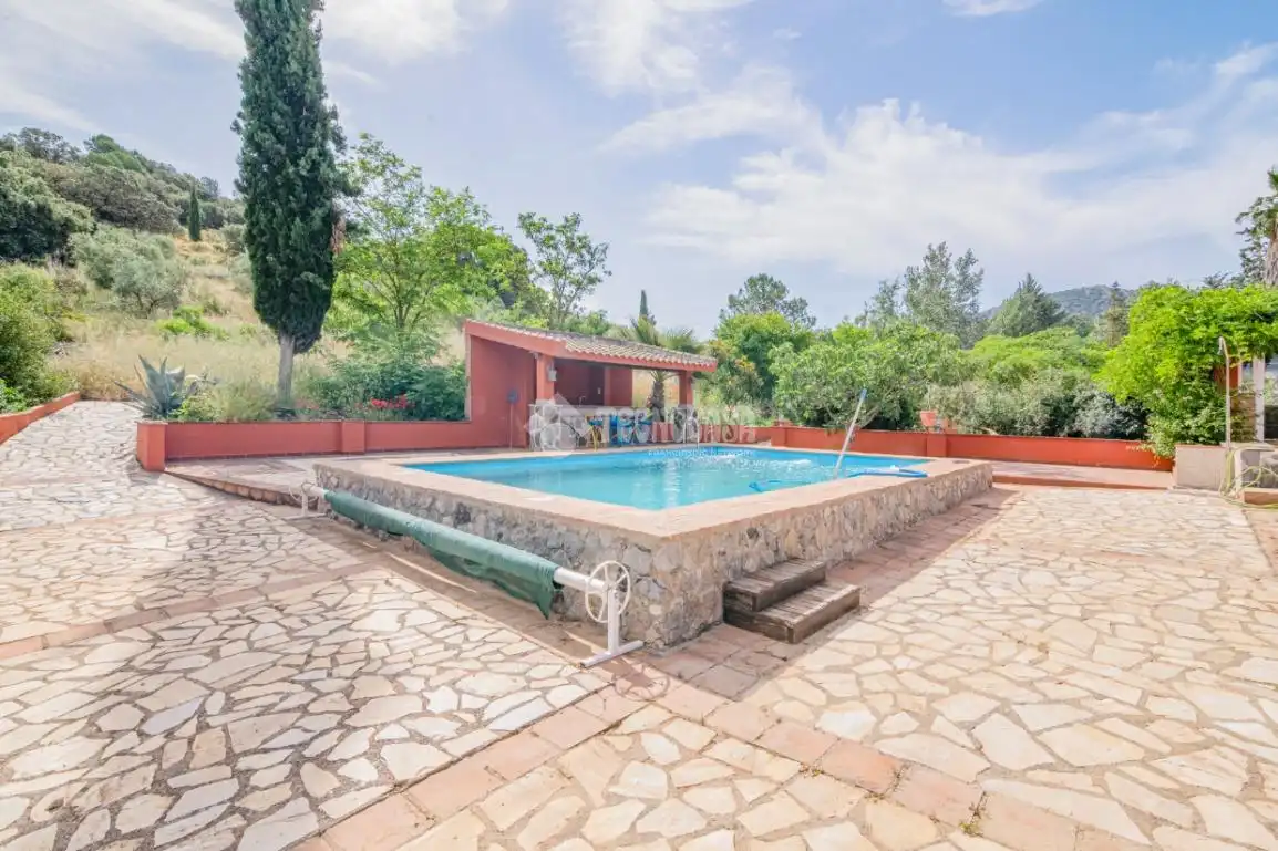 Piscina de Finca rústica en venda en Loja amb Aire condicionat, Jardí privat i Terrassa