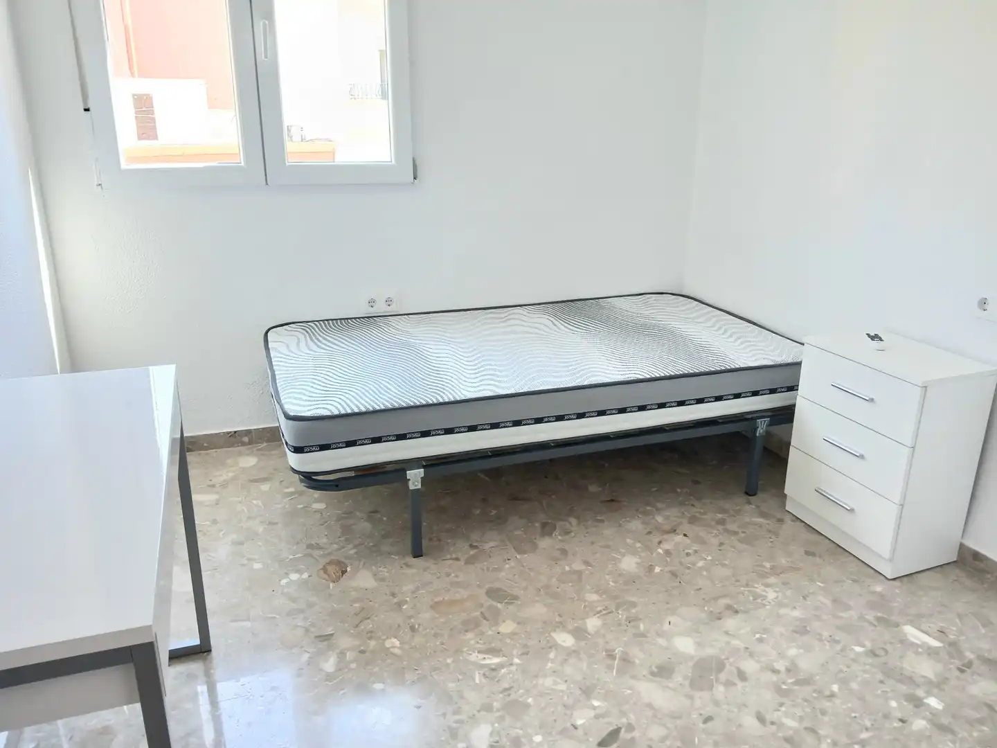 Schlafzimmer von Wohnung zur untervermieten in Almería mit Klimaanlage, Möbliert und Ofen
