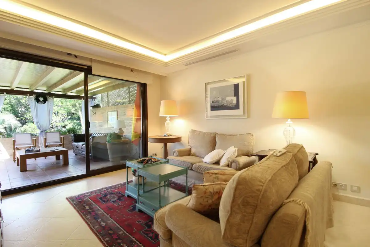Apartament amb piscina en venda a San Pedro de Alcántara, imagen 3