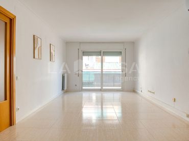 Piso con balcón en venta en Centre