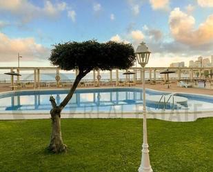 Piscina de Pis en venda en El Campello amb Jardí privat, Terrassa i Piscina comunitària