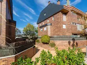 Vista exterior de Piso en venta en Villanueva del Pardillo con Calefacción y Piscina comunitaria