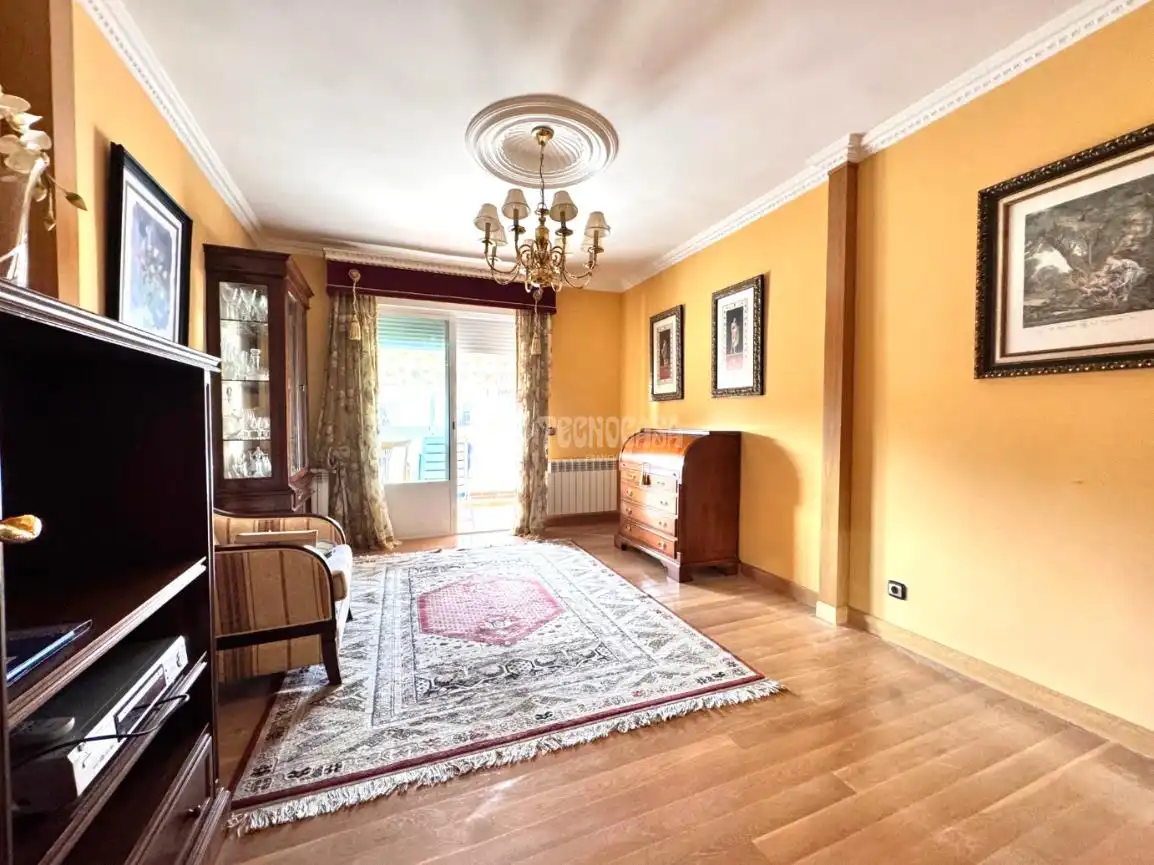 Bedroom of Houses for sale in Valladolid  with Air Conditioner, Parquet flooring and Furnished