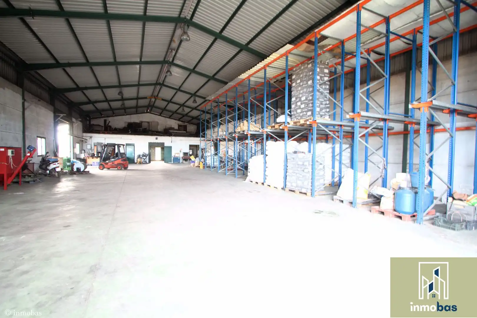 Nau industrial en venda en Valverde de Leganés