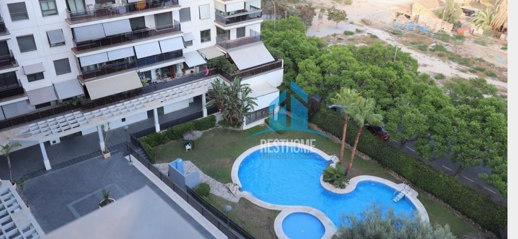 Vista exterior de Àtic en venda en Alicante / Alacant amb Aire condicionat, Traster i Balcó