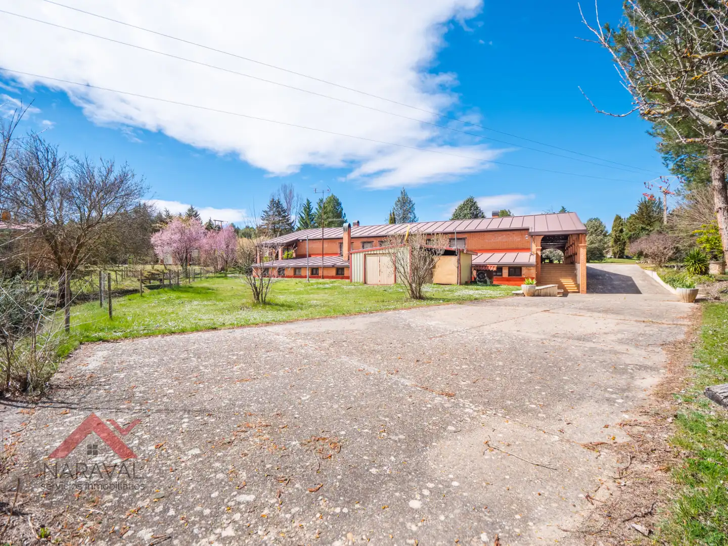 Vista exterior de Casa o xalet en venda en Burgo de Osma - Ciudad de Osma amb Calefacció, Jardí privat i Terrassa