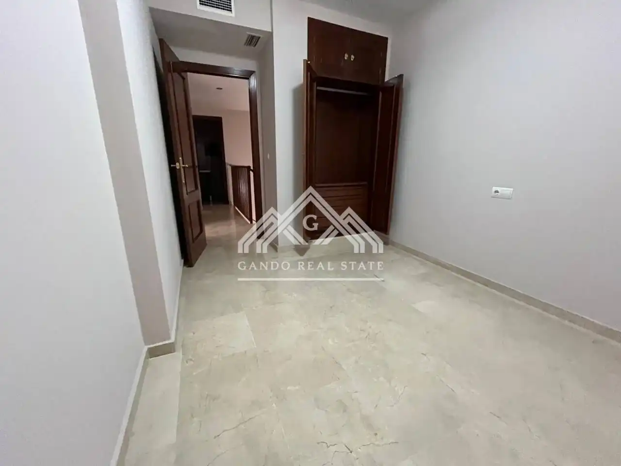 Houses for sale in Dos Hermanas  with Air Conditioner