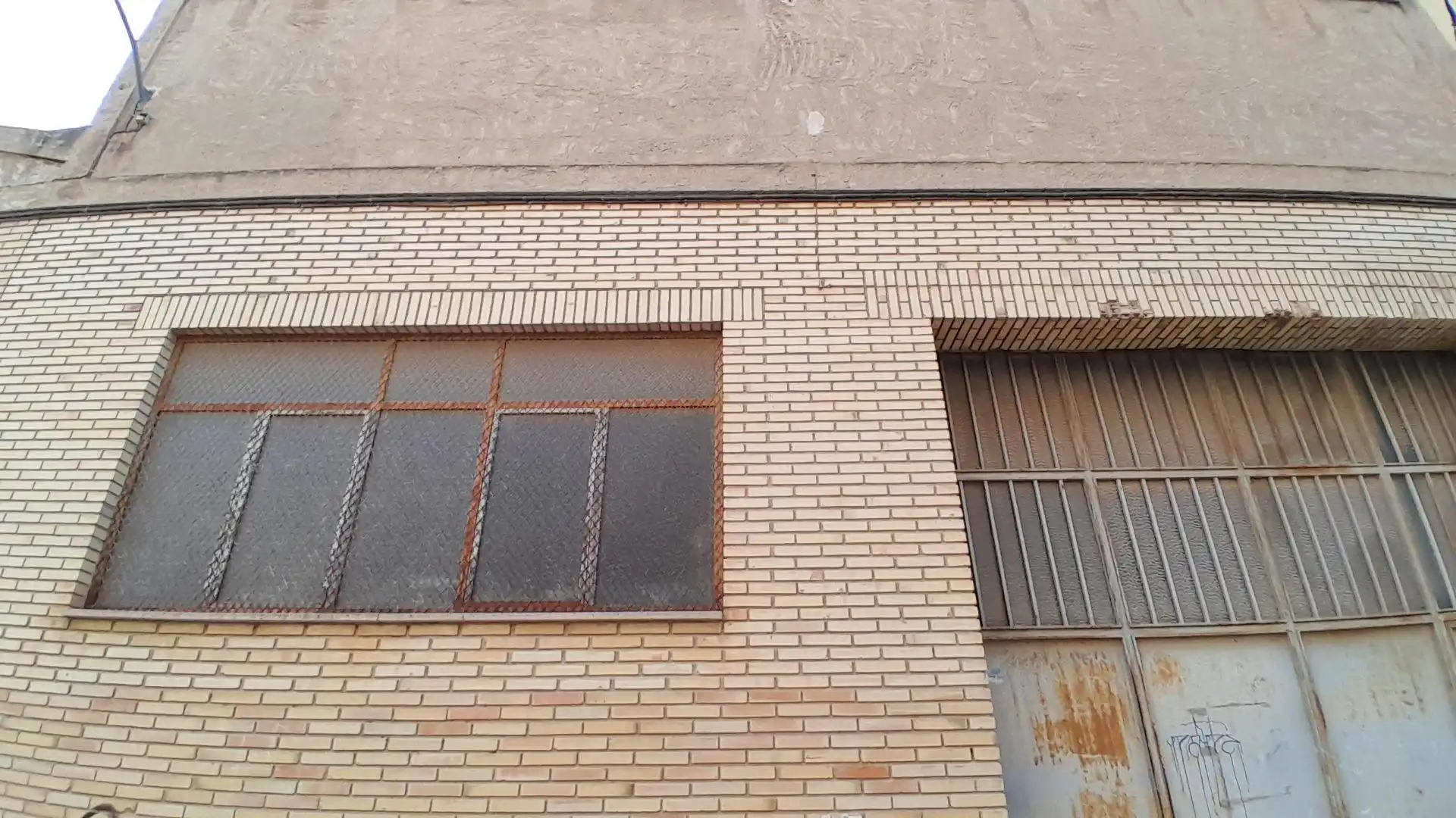 Vista exterior de Edificio en venta en Yecla