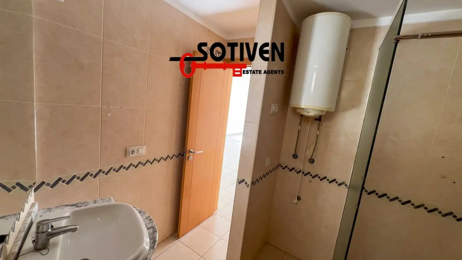 Baño de Apartamento en venta en Santiago del Teide con Terraza, Balcón y Piscina comunitaria