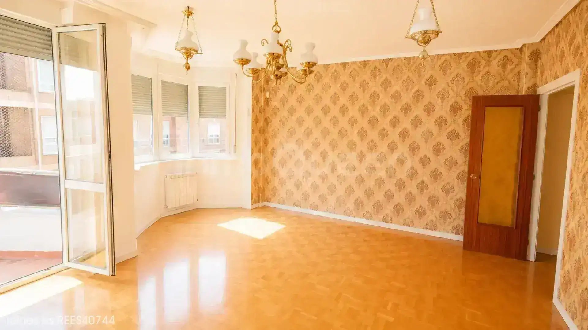 Comedor de Piso en venta en Torrelavega  con Calefacción, Terraza y Amueblado
