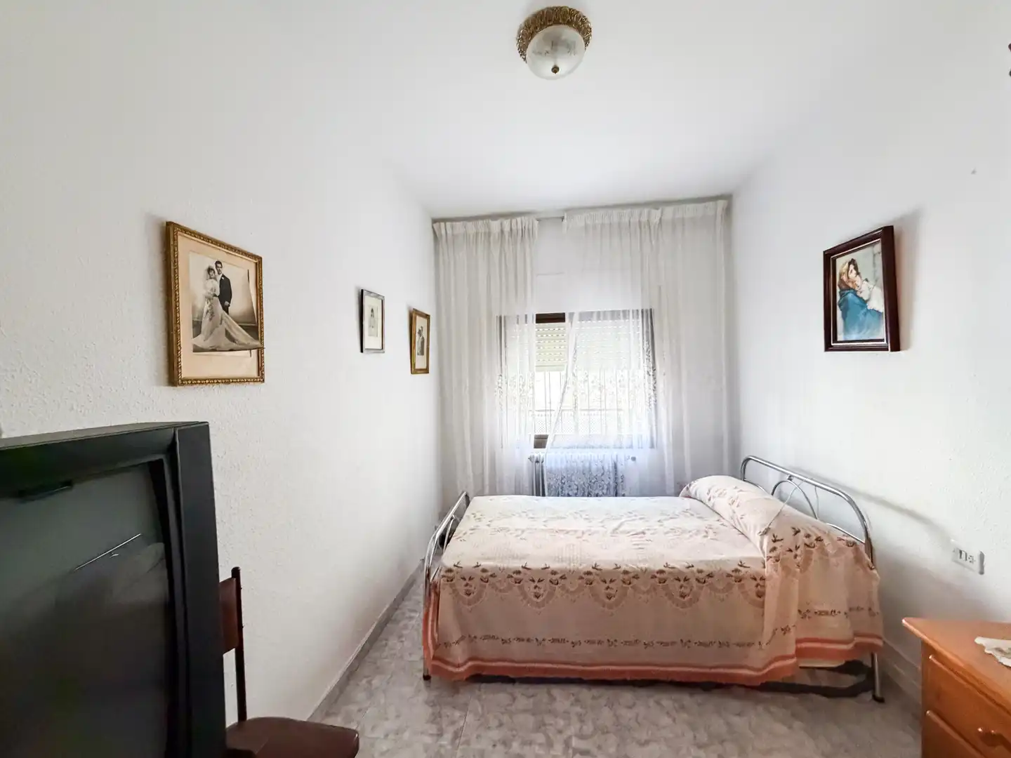 Dormitori de Casa o xalet en venda en Baza amb Calefacció, Moblat i Forn