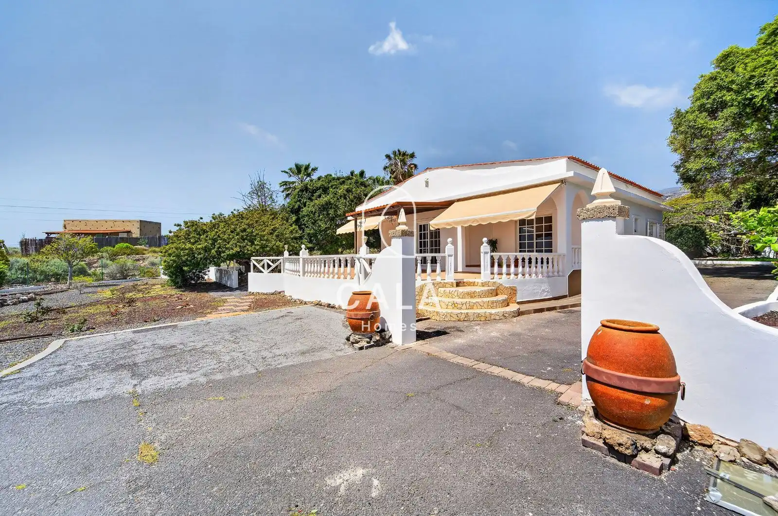 Vista exterior de Casa o xalet en venda en Guía de Isora amb Aire condicionat, Calefacció i Jardí privat