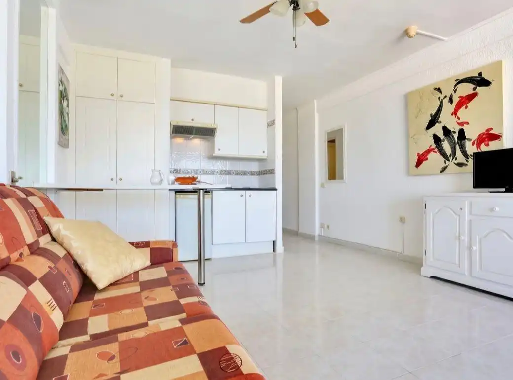Habitación de Apartamento en venta en Adeje con Amueblado, Balcón y Piscina comunitaria