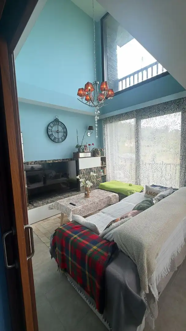 Wohnzimmer von Haus oder Chalet zum Verkauf in Arnuero mit Heizung, Privatgarten und Terrasse
