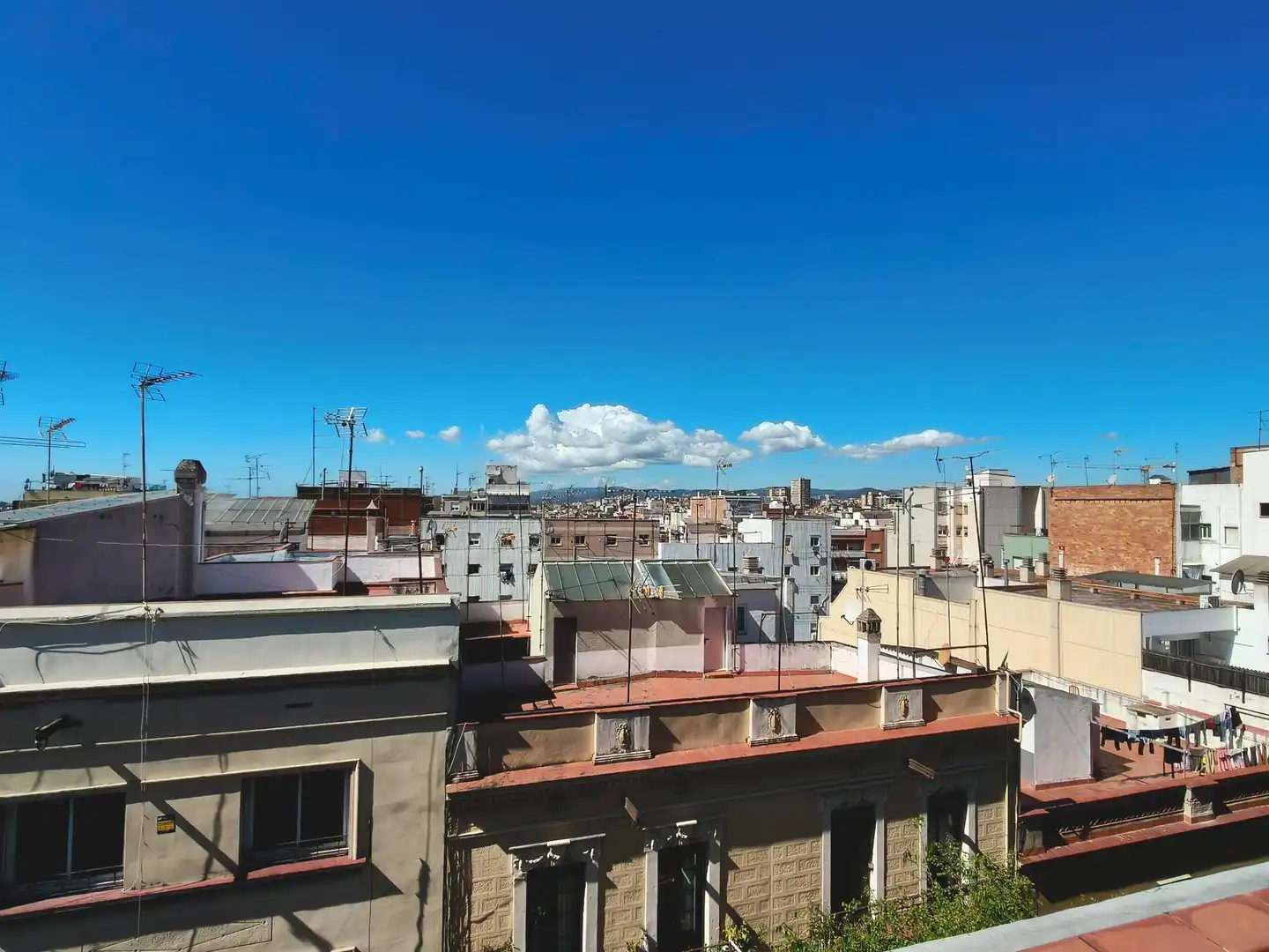 Vista exterior de Ático en venta en L'Hospitalet de Llobregat con Parquet, Terraza y Trastero