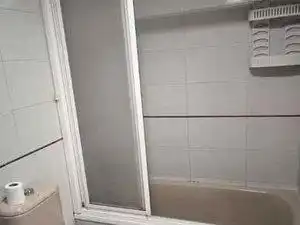 Bany de Pis de lloguer en Sevilla amb Aire condicionat, Jardí privat i Moblat