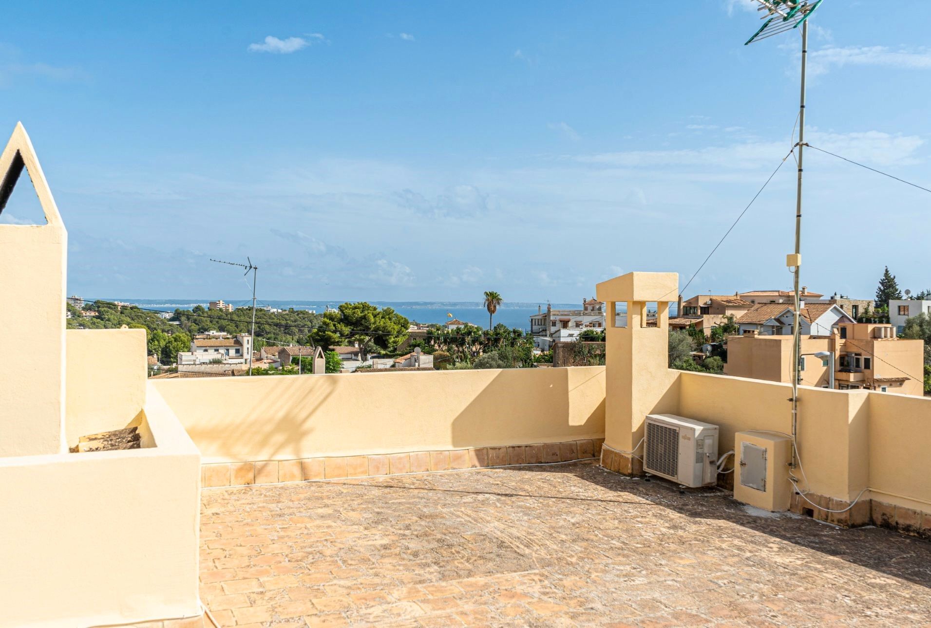 Exterior view of House or chalet for sale in  Palma de Mallorca  with Air Conditioner, Terrace and Storage room