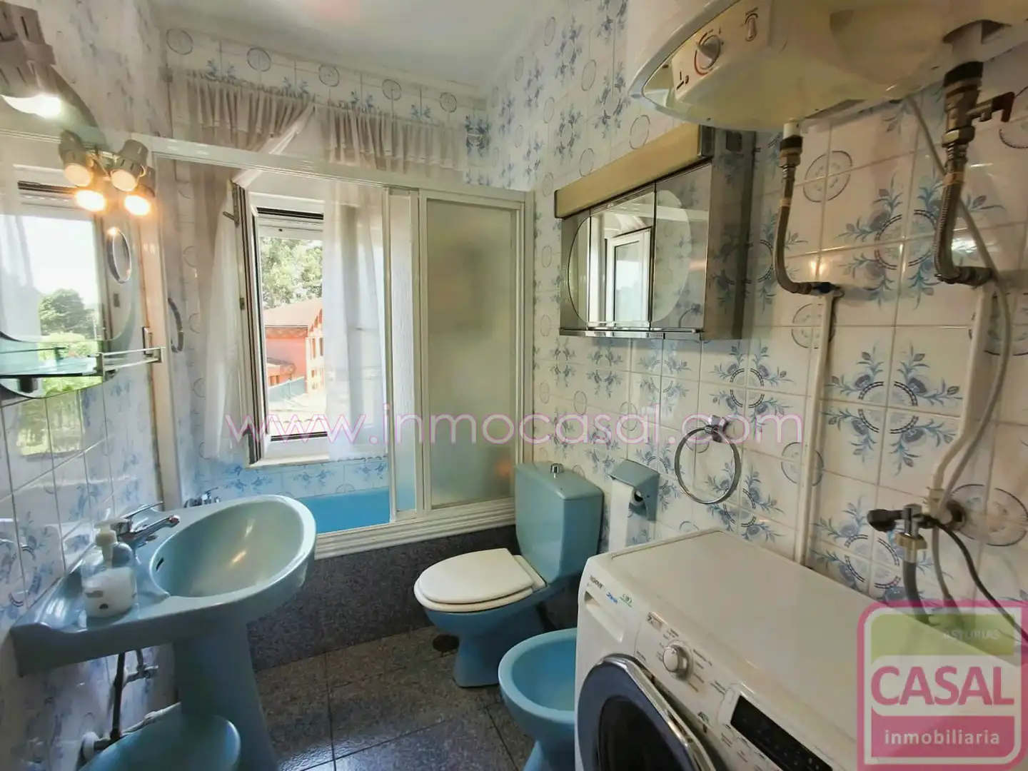 Badezimmer von Wohnung zum Verkauf in Castrillón mit Möbliert