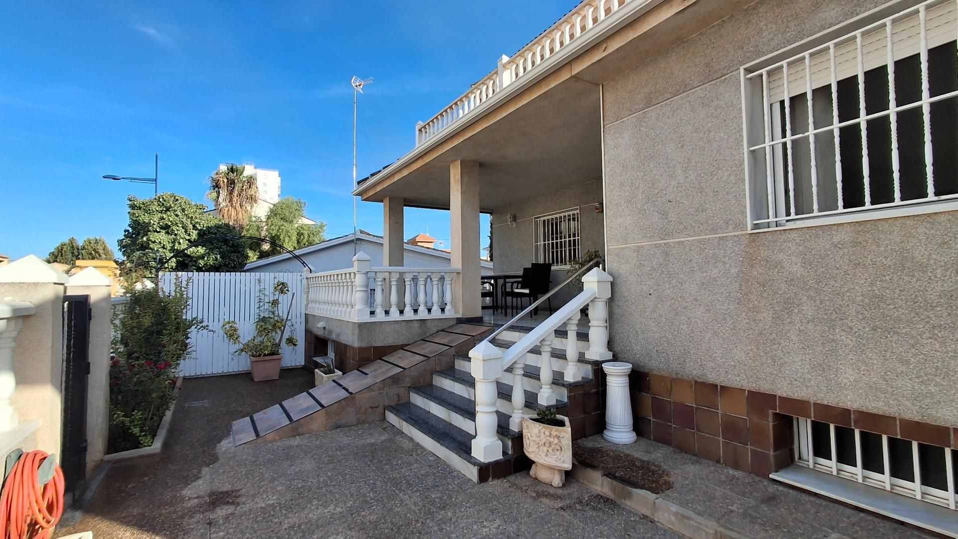 Vista exterior de Casa o xalet de lloguer en San Javier amb Jardí privat
