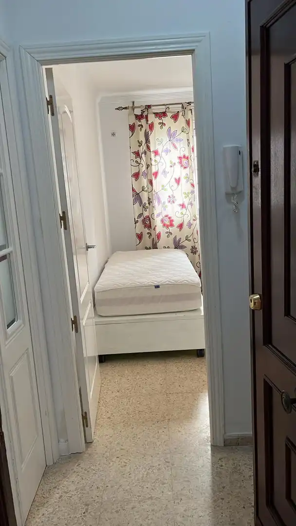 Dormitori de Pis de lloguer en Sevilla amb Aire condicionat, Calefacció i Moblat