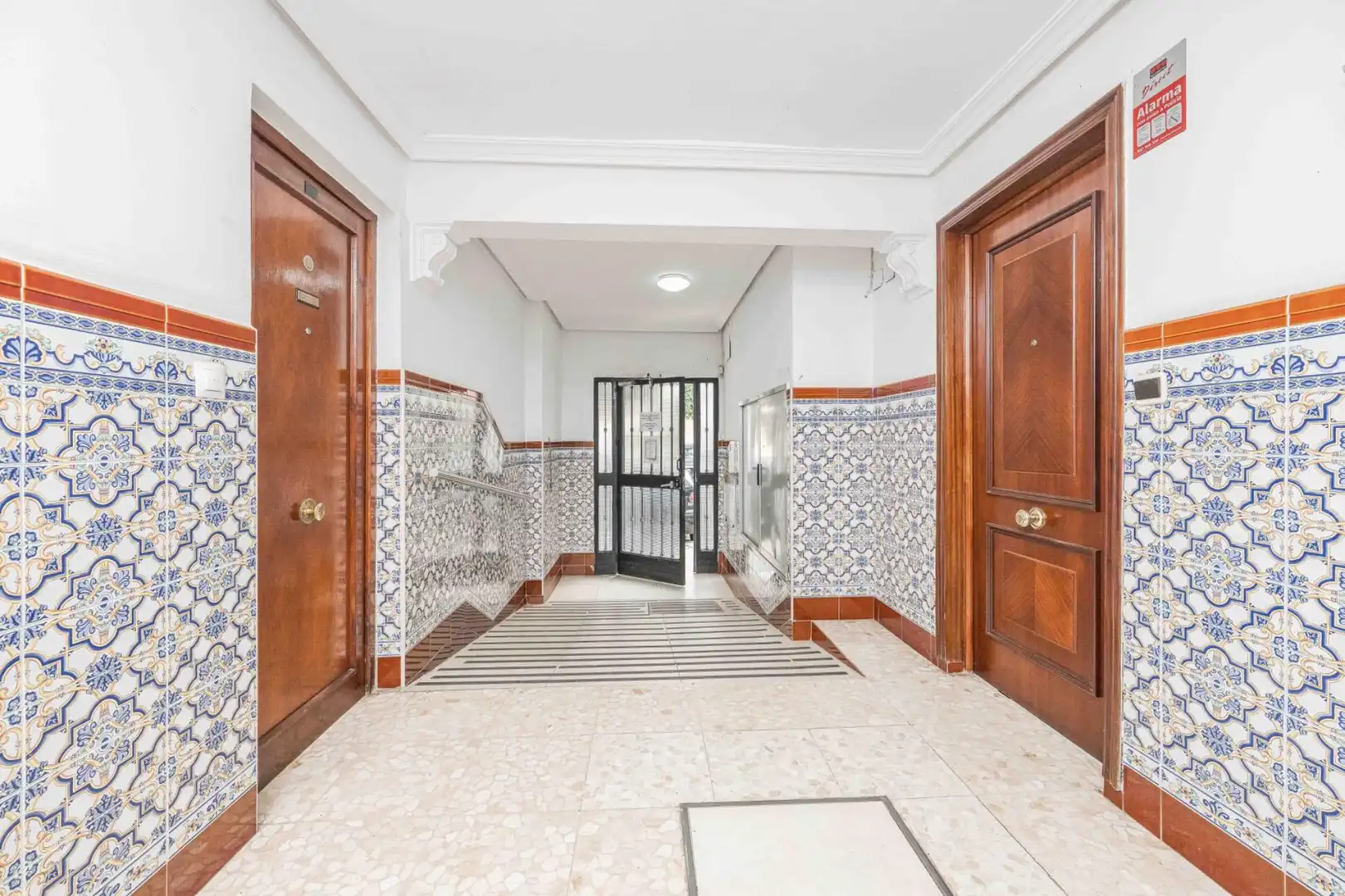 Flat for sale in Sevilla  with Air Conditioner