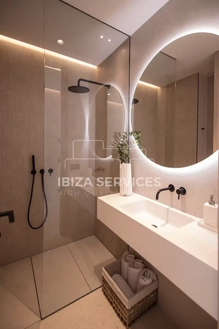 Baño de Casa o chalet en venta en Santa Eulària des Riu con Aire acondicionado, Jardín privado y Piscina
