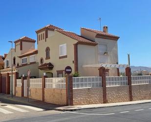 Vista exterior de Casa o xalet en venda en Huércal de Almería amb Aire condicionat, Calefacció i Jardí privat