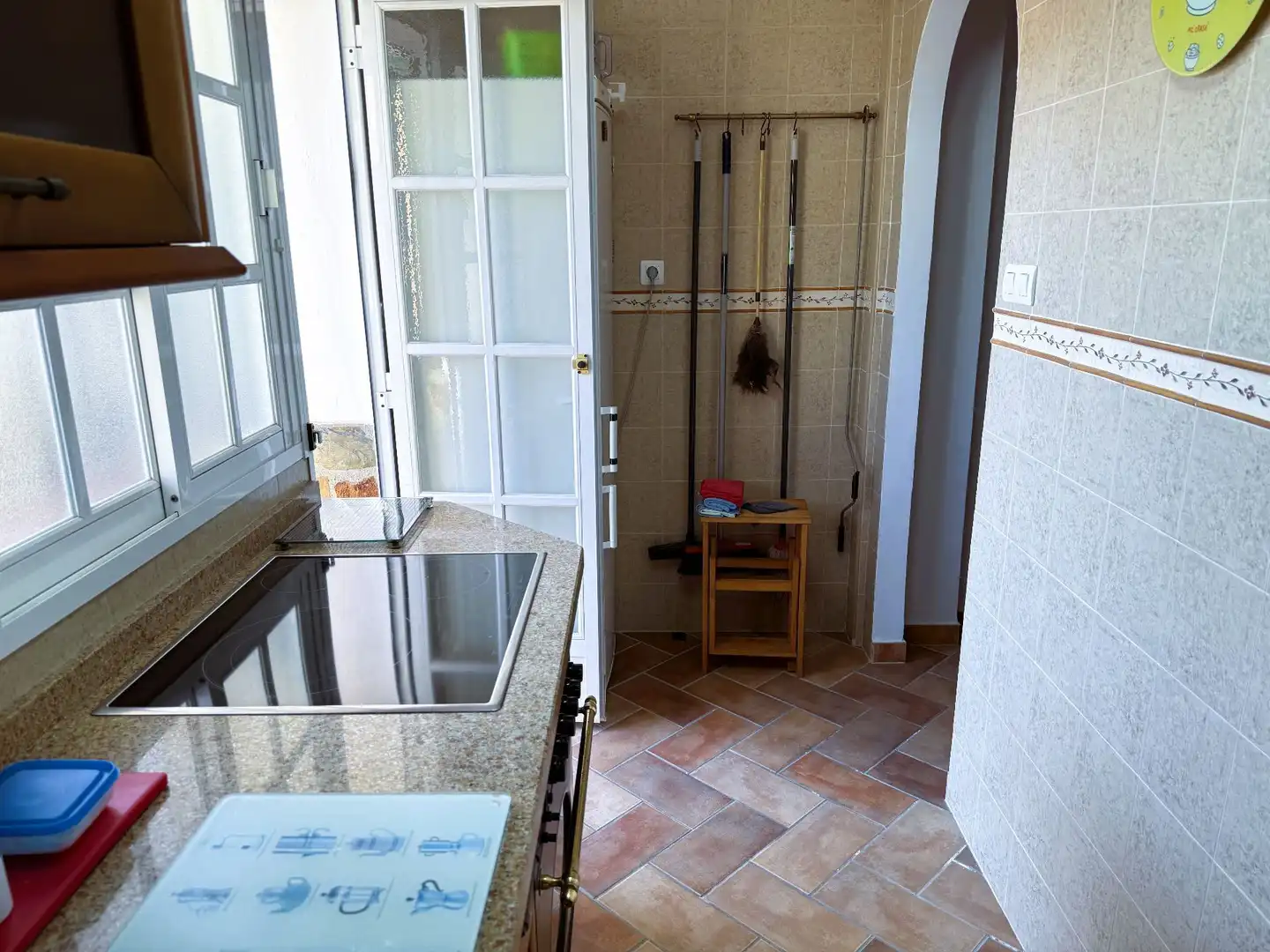 Cuina de Pis de lloguer en Motril amb Terrassa, Moblat i Piscina comunitària