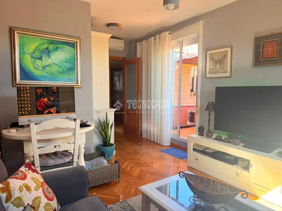 Wohnzimmer von Dachboden zum Verkauf in Ciempozuelos
