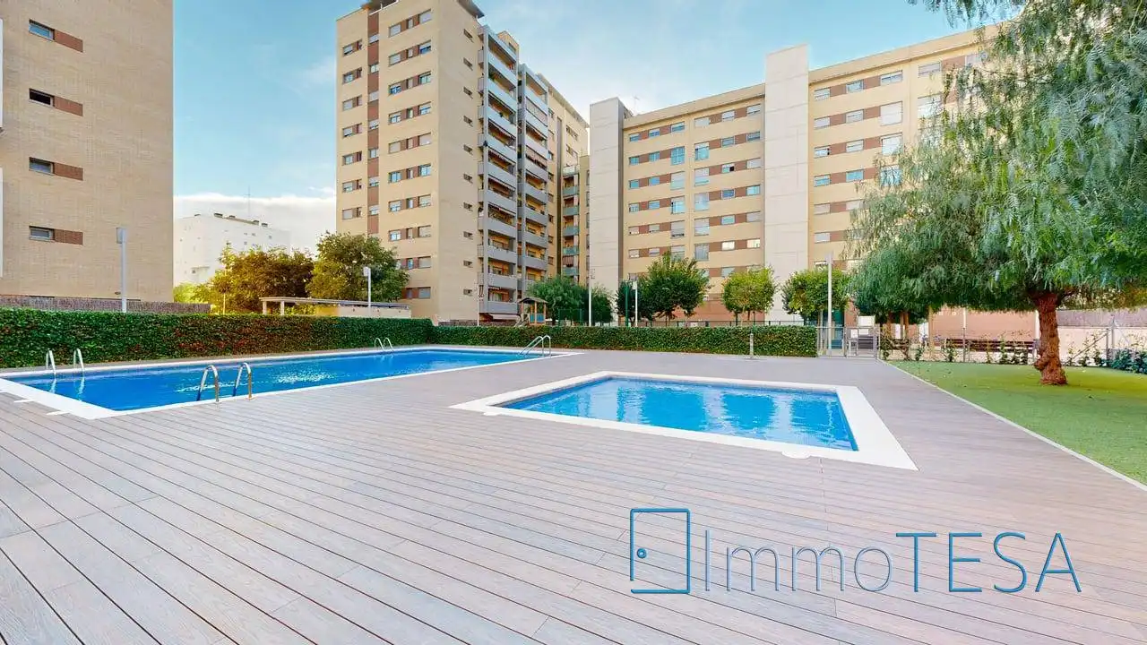 Swimming pool of Flat for sale in Barberà del Vallès  with Air Conditioner, Heating and Parquet flooring