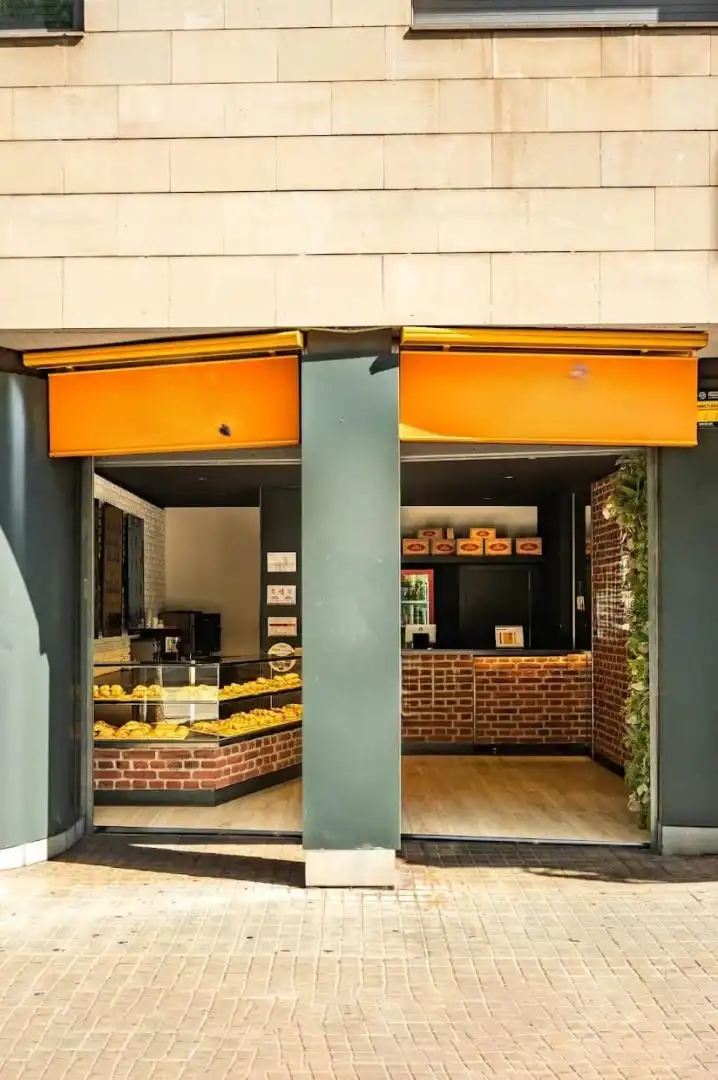Local comercial en traspaso en Centre - Sant Oleguer, imagen 2