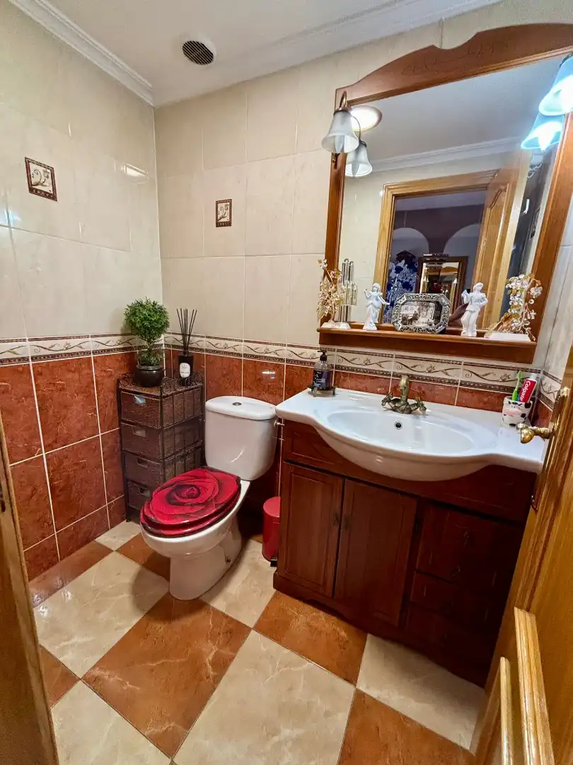 Baño de Casa adosada en venta en Parla con Aire acondicionado, Calefacción y Jardín privado