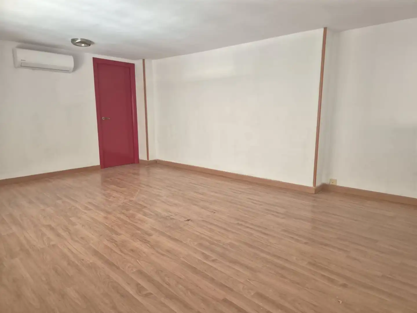 Commercial properties for rent in Badajoz  with Air Conditioner