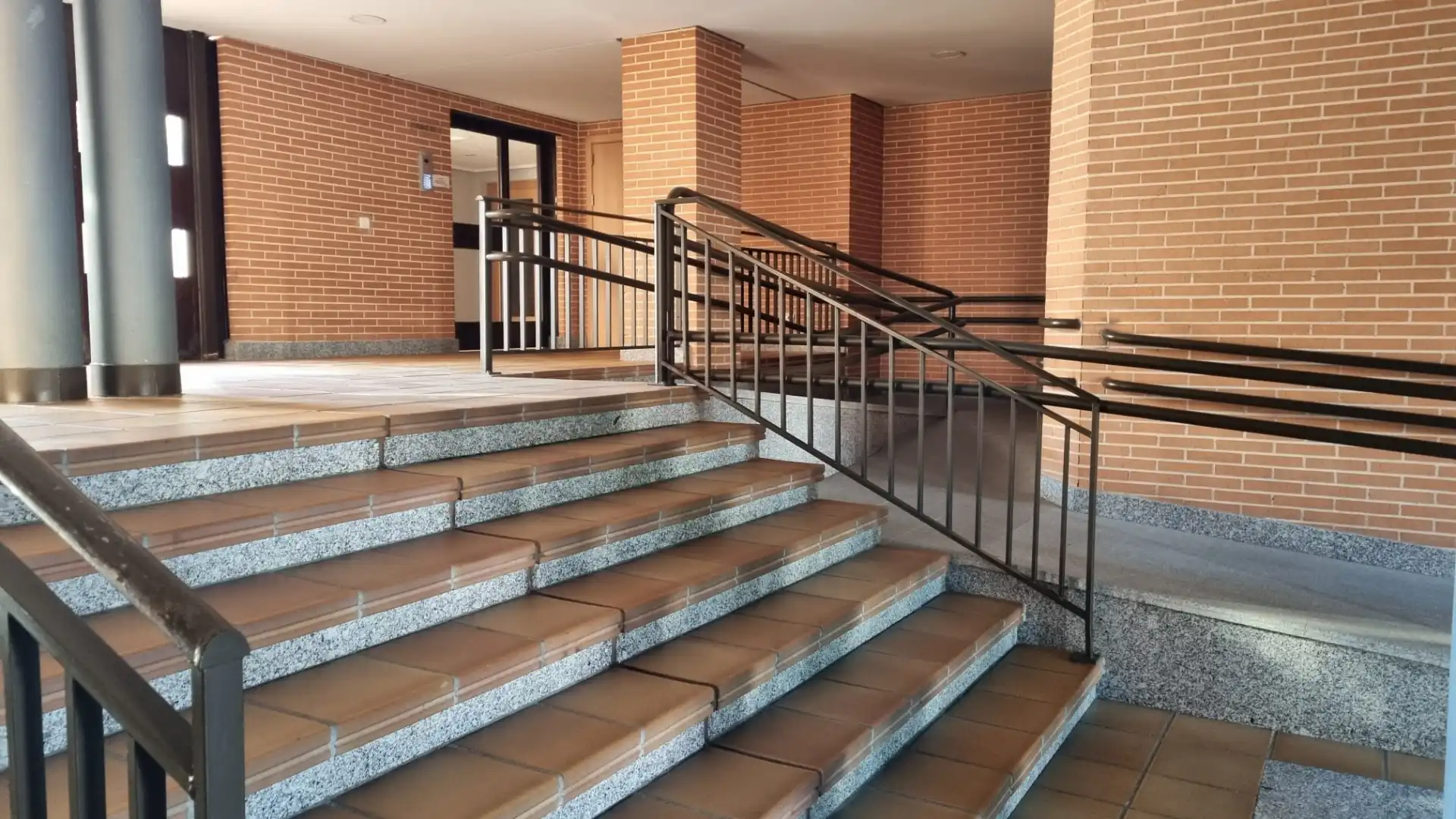 Flat for sale in Calle Vía del Berrocal, Iglesia - Estación