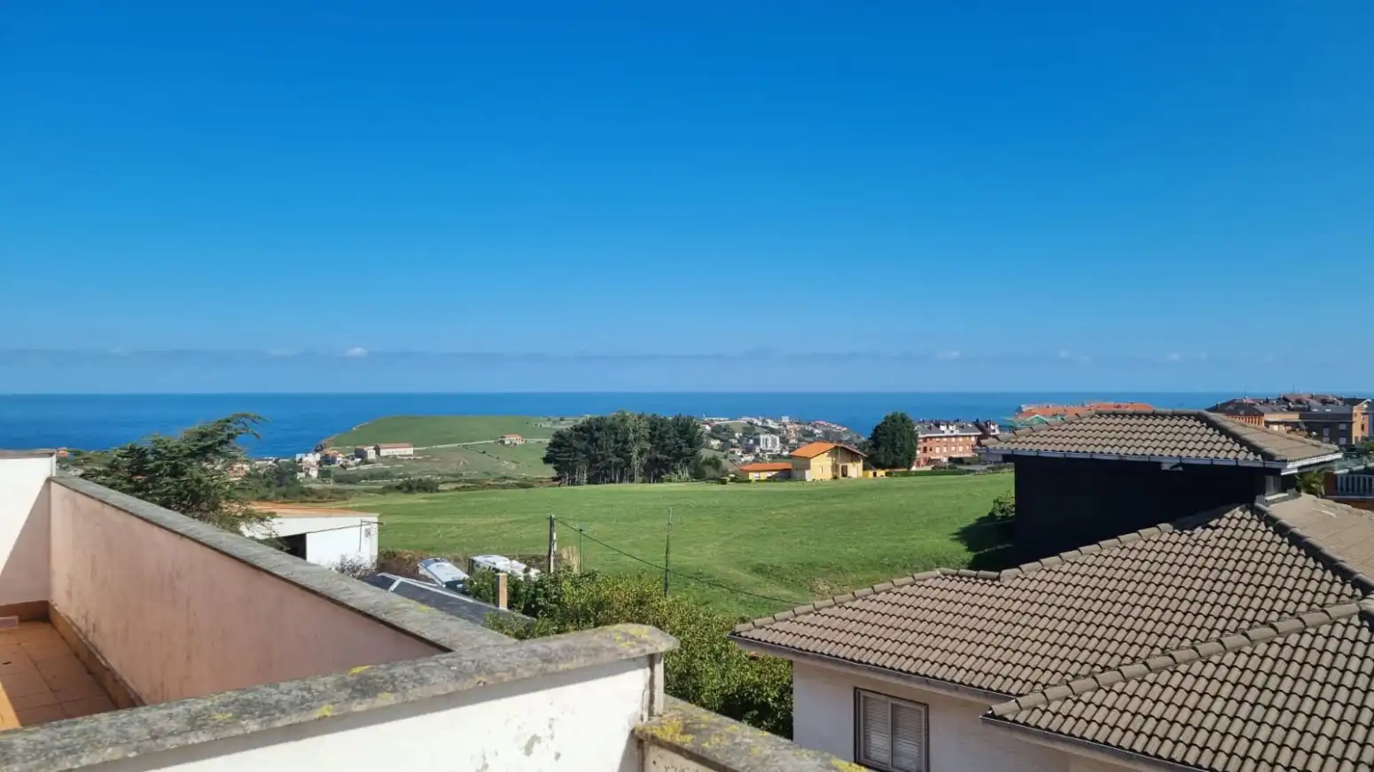 Vista exterior de Piso en venta en Suances con Calefacción, Jardín privado y Terraza
