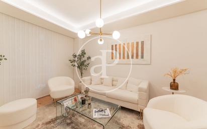 Living room of Flat to rent in  Madrid Capital  with Air Conditioner, Heating and Private garden