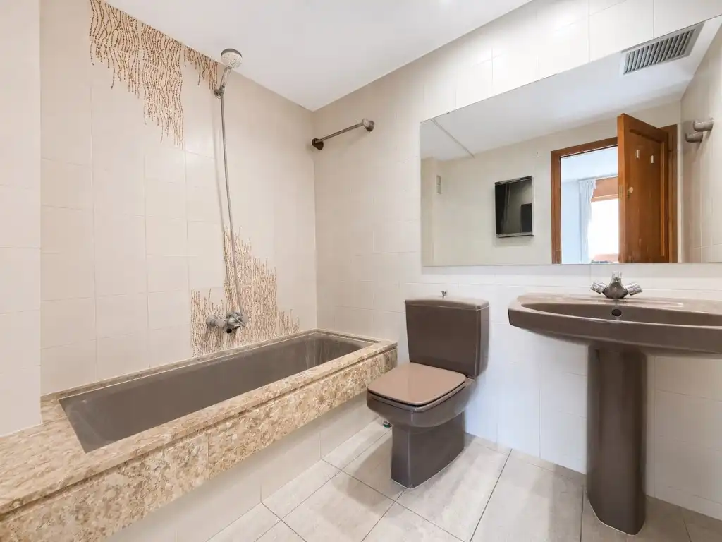 Baño de Piso en venta en Girona con Balcón