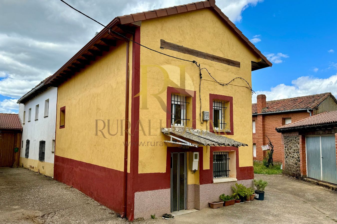 Exterior view of House or chalet for sale in Valdepolo  with Parquet flooring, Storage room and Furnished