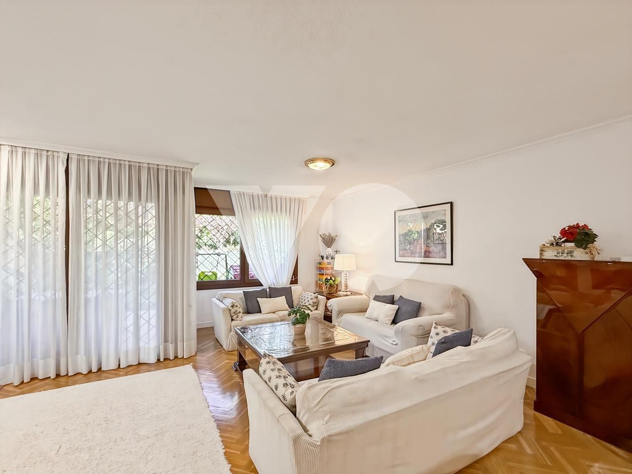 Sala d'estar de Casa adosada en venda en Majadahonda amb Aire condicionat, Calefacció i Jardí privat