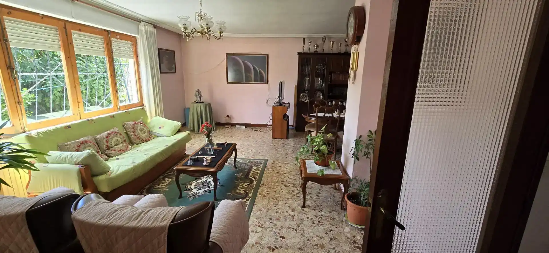 Sala d'estar de Casa o xalet en venda en Herrera de Pisuerga amb Jardí privat, Moblat i Forn