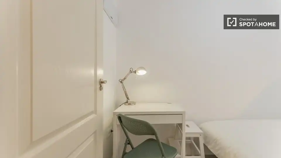 Schlafzimmer von Wohnung zur Miete in Valencia mit Klimaanlage, Heizung und Möbliert