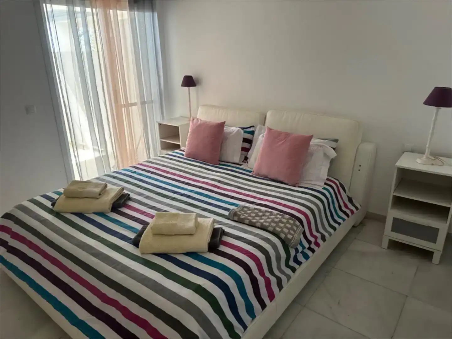 Schlafzimmer von Wohnungen zur Miete in Estepona mit Klimaanlage, Schwimmbad und Balkon